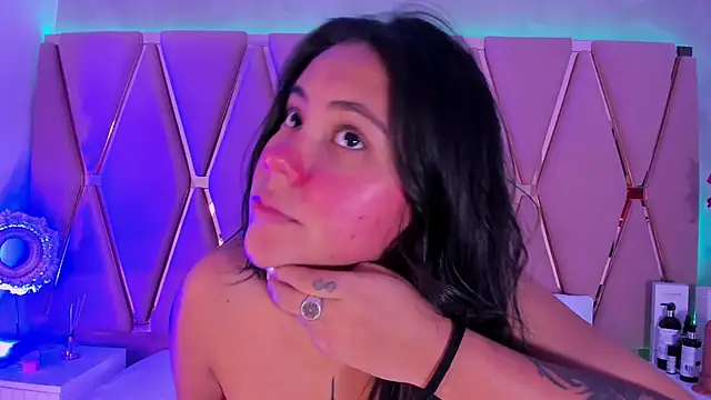 Emily Black1 online show from April 19, 1:05 am