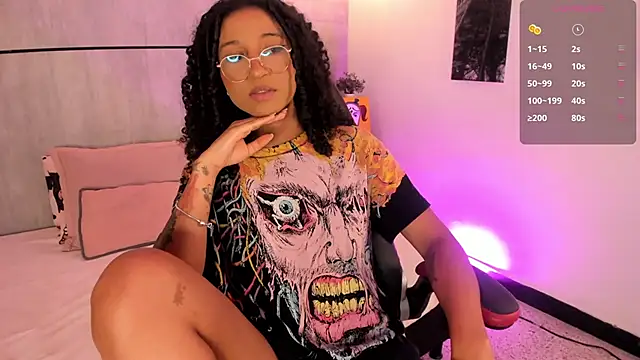 Layla Clarke online show from April 25, 4:37 am