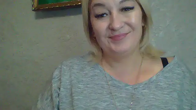 Snapshot of ArielXLoveresss chatting on October 16, 3:03 pm ArielXLoveresss online show from October 16, 3:03 pm