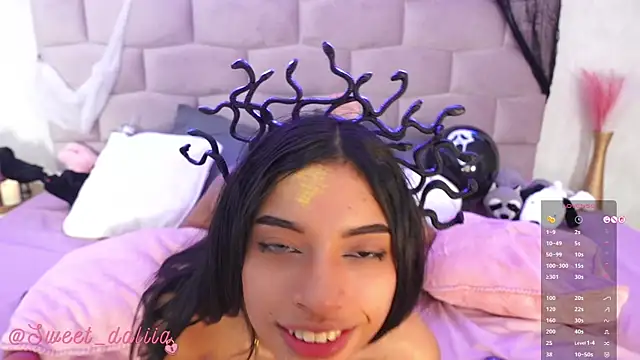 Snapshot of DaliaCruz chatting on October 18, 6:42 pm DaliaCruz online show from October 18, 6:42 pm