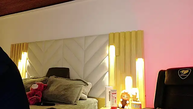 Anaise latif online show from April 21, 11:39 am