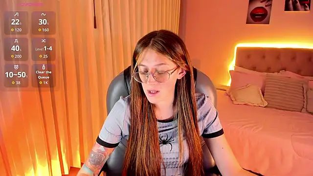 Emily Warren  online show from April 1, 8:17 pm