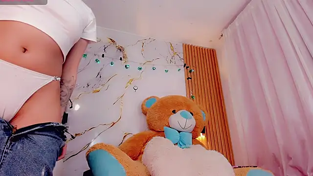 ValeriCardenas online show from April 23, 2:30 am