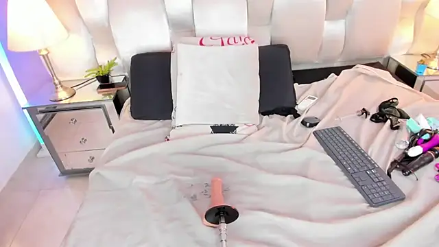 megan loviitz online show from April 19, 6:10 pm