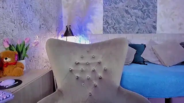 Arianaa collins online show from April 23, 12:01 pm