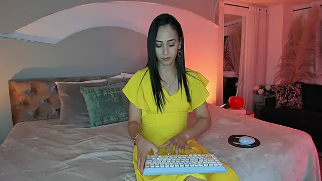 Elizabeth clark  online show from September 19, 8:30 pm