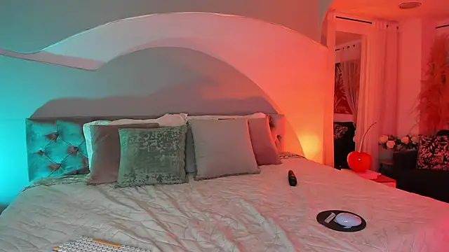 Elizabeth clark  online show from September 13, 9:12 pm