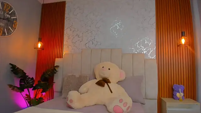 ScarlettWallace online show from April 9, 7:19 pm