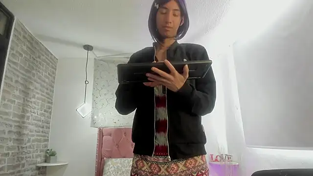 loverisu-coral online show from March 11, 7:38 pm