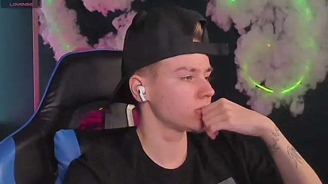 Jean Wilsons online show from April 24, 12:30 pm