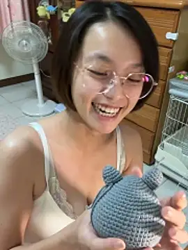 ladypaggy online show from March 22, 4:02 pm