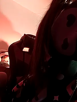 MiaStarts online show from April 18, 8:06 am