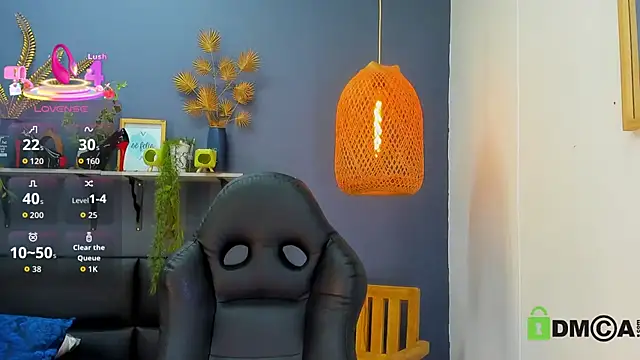 yessila parker online show from April 25, 8:50 am