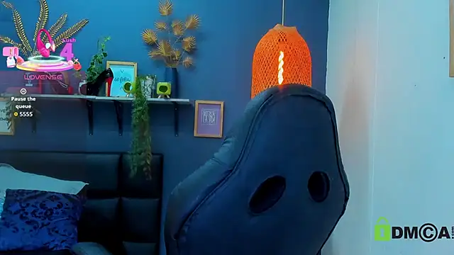 yessila parker online show from April 24, 8:50 am