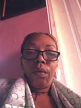 Ladyzee25 online show from May 7, 10:41 am