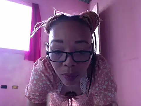 Ladyzee25 online show from May 10, 4:31 pm