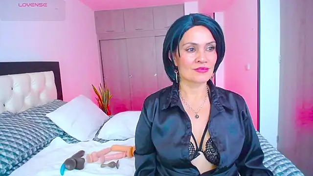 Snapshot of CarolinneFiotti chatting on October 1, 9:09 pm CarolinneFiotti online show from October 1, 9:09 pm