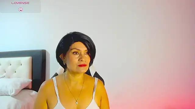 CarolinneFiotti online show from January 13, 11:47 am