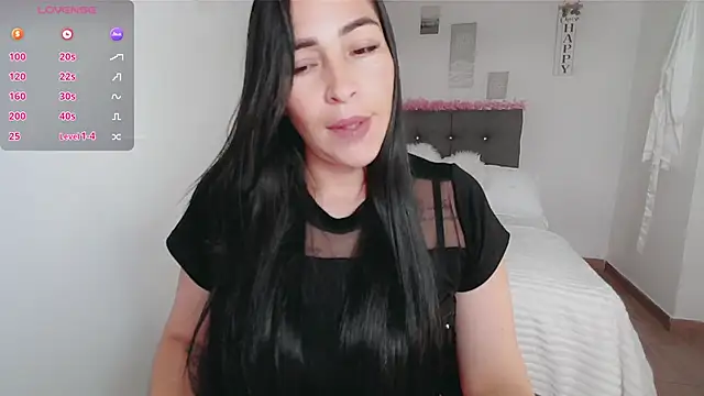 Snapshot of luna_lgomez_ chatting on October 7, 12:09 pm luna lgomez  online show from October 7, 12:09 pm