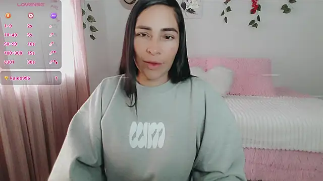 Snapshot of luna_lgomez_ chatting on October 31, 2:10 pm luna lgomez  online show from October 31, 2:10 pm