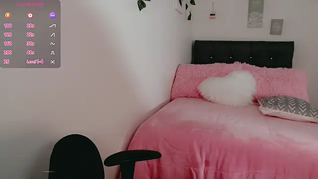 luna lgomez  online show from February 17, 1:21 pm