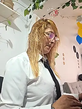 Sara Valkyri online show from February 10, 7:50 pm