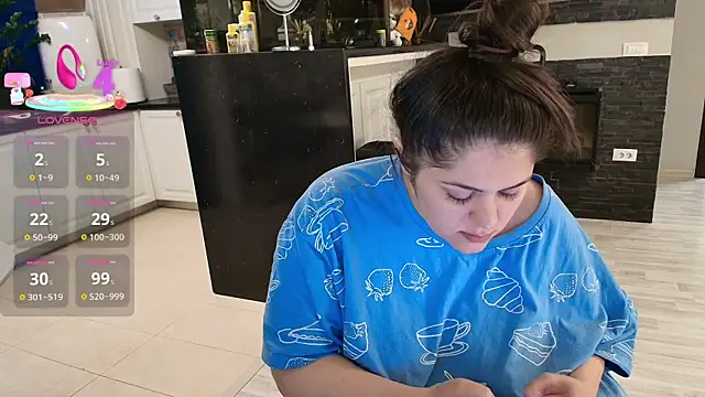 Layla- online show from April 22, 10:23 am