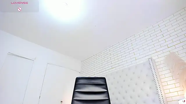 Emilly wilson  online show from November 13, 12:48 pm