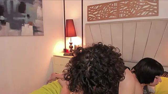 Aria and orien online show from January 13, 1:26 pm