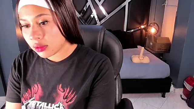 Melissa 23  online show from December 18, 6:45 pm