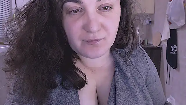 Snapshot of SoftLia chatting on October 10, 11:53 pm SoftLia online show from October 10, 11:53 pm