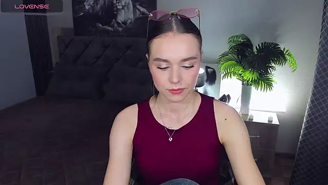 EmelyMason online show from April 16, 4:35 am