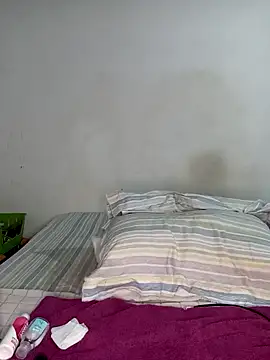 Missvixen81 online show from April 22, 5:15 am