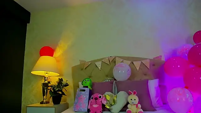 Mia Montess online show from March 26, 1:24 pm