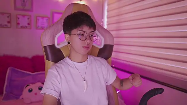 tommy blue online show from April 25, 1:52 pm