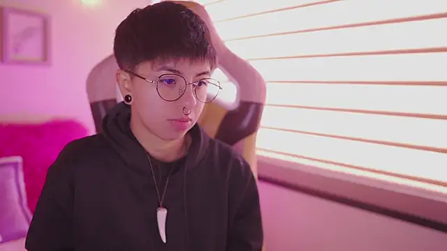 tommy blue online show from April 22, 12:57 pm