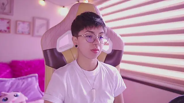 tommy blue online show from April 27, 12:46 pm