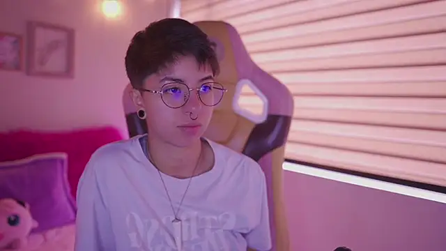 tommy blue online show from April 21, 12:34 pm