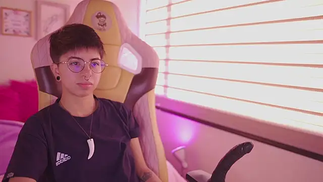 tommy blue online show from April 12, 12:19 pm