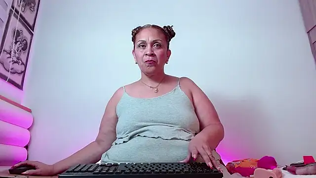 scarlettbooty online show from November 25, 4:14 am