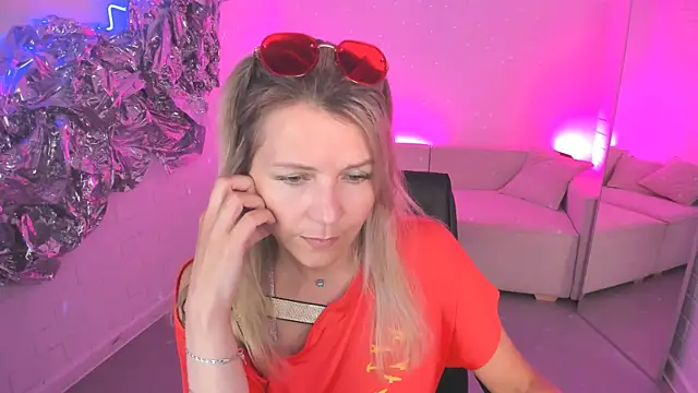 NicoleHitman online show from July 22, 1:34 pm