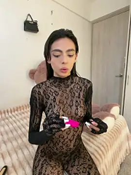 ZaraLuuv online show from April 22, 6:05 pm