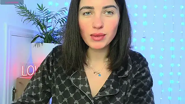 neferutt online show from January 19, 1:51 pm