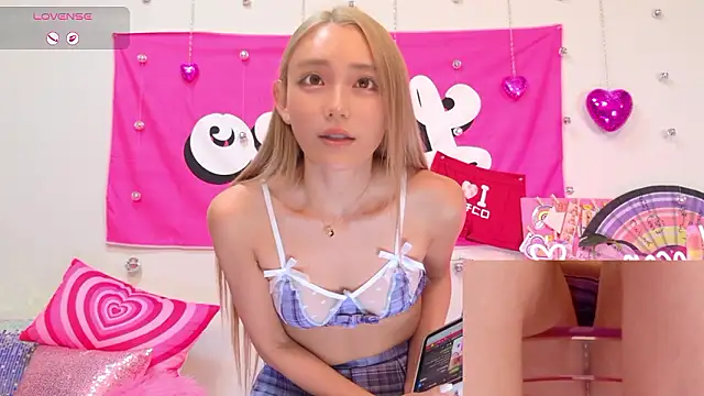 Snapshot of -LOCOMOCO- chatting on October 8, 10:30 am -LOCOMOCO- online show from October 8, 10:30 am