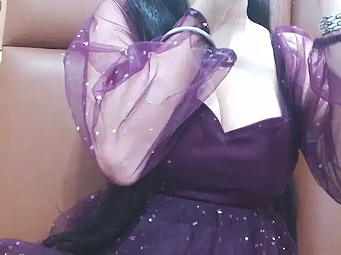 RealNaina online show from December 5, 5:58 pm