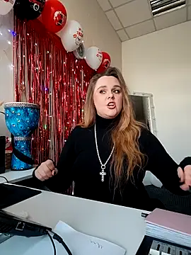 Juicy PeachLux online show from February 28, 10:25 am