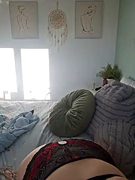 Saucy-Serenity online show from April 12, 5:05 pm