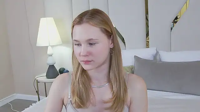 AmeliRoyse online show from April 23, 5:15 pm