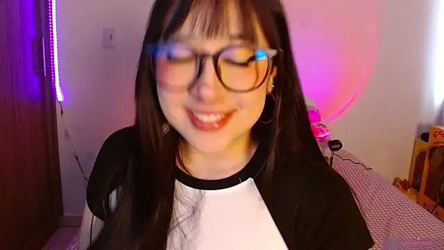 Oliviargf online show from April 22, 12:24 pm