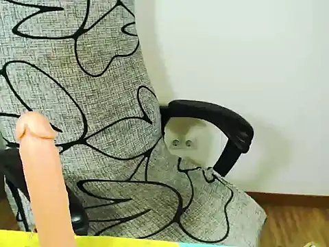 Hannah Kiim online show from April 22, 3:31 pm